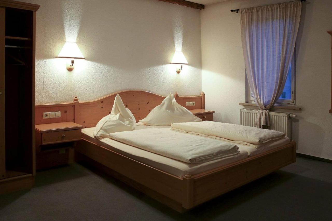 Brauereigasthof Hotel Schluessel 깅엔안데어브렌츠 외부 사진