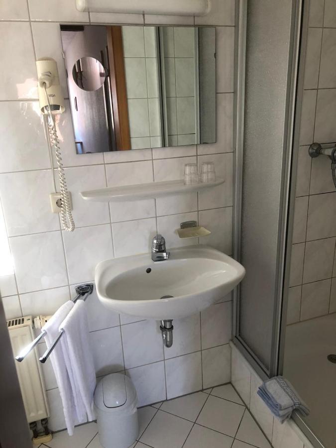 Brauereigasthof Hotel Schluessel 깅엔안데어브렌츠 외부 사진