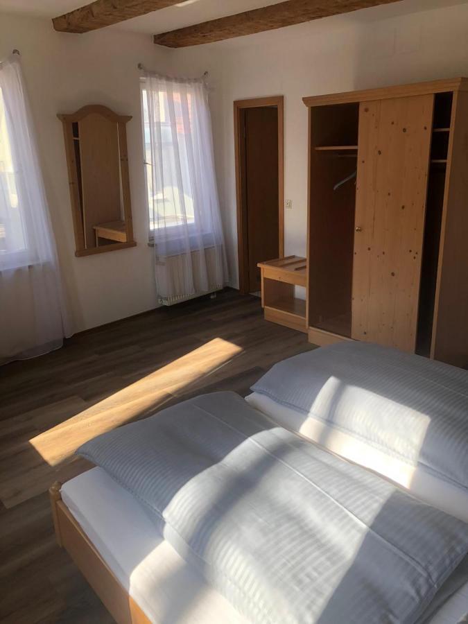 Brauereigasthof Hotel Schluessel 깅엔안데어브렌츠 외부 사진