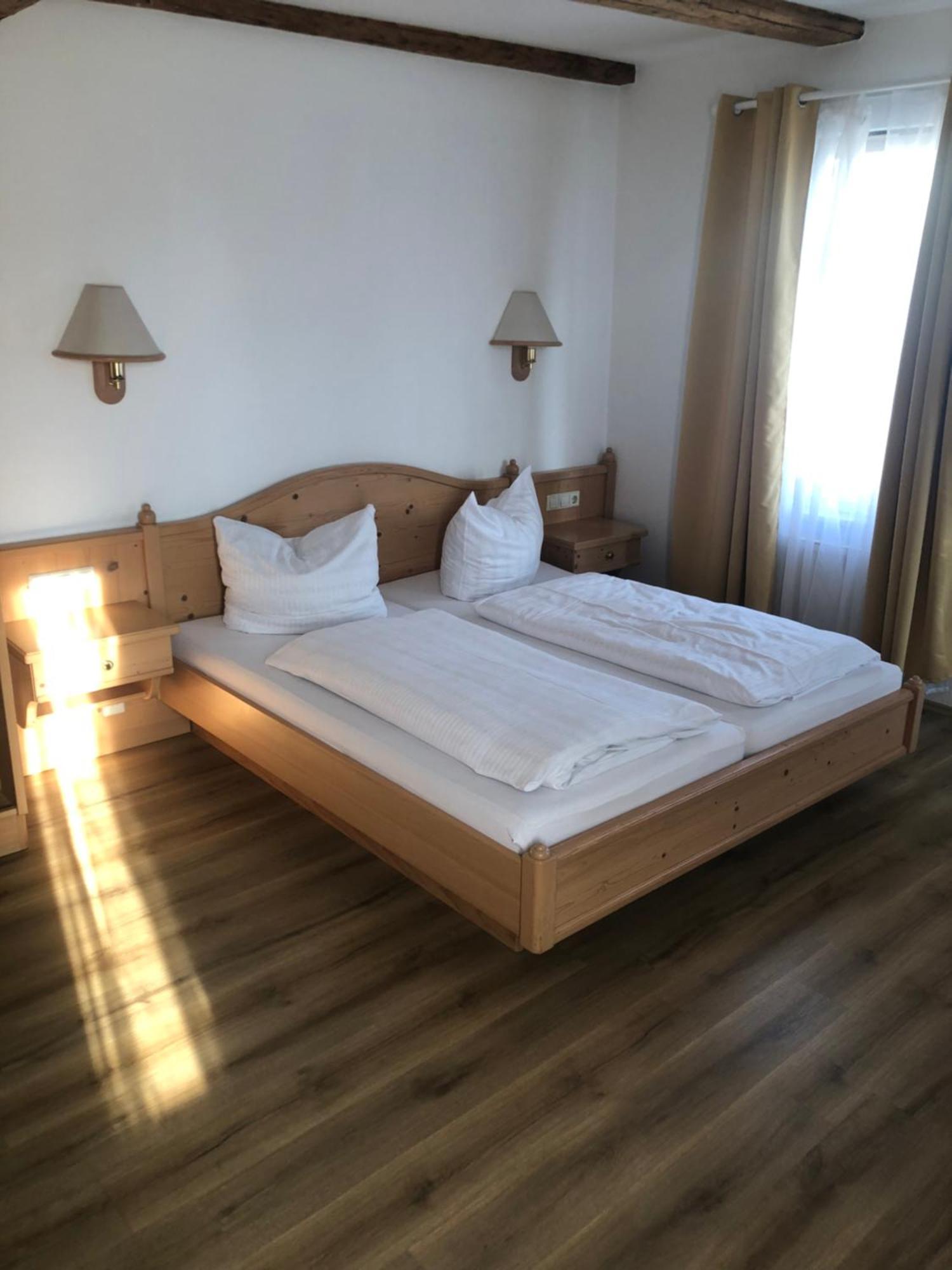 Brauereigasthof Hotel Schluessel 깅엔안데어브렌츠 외부 사진