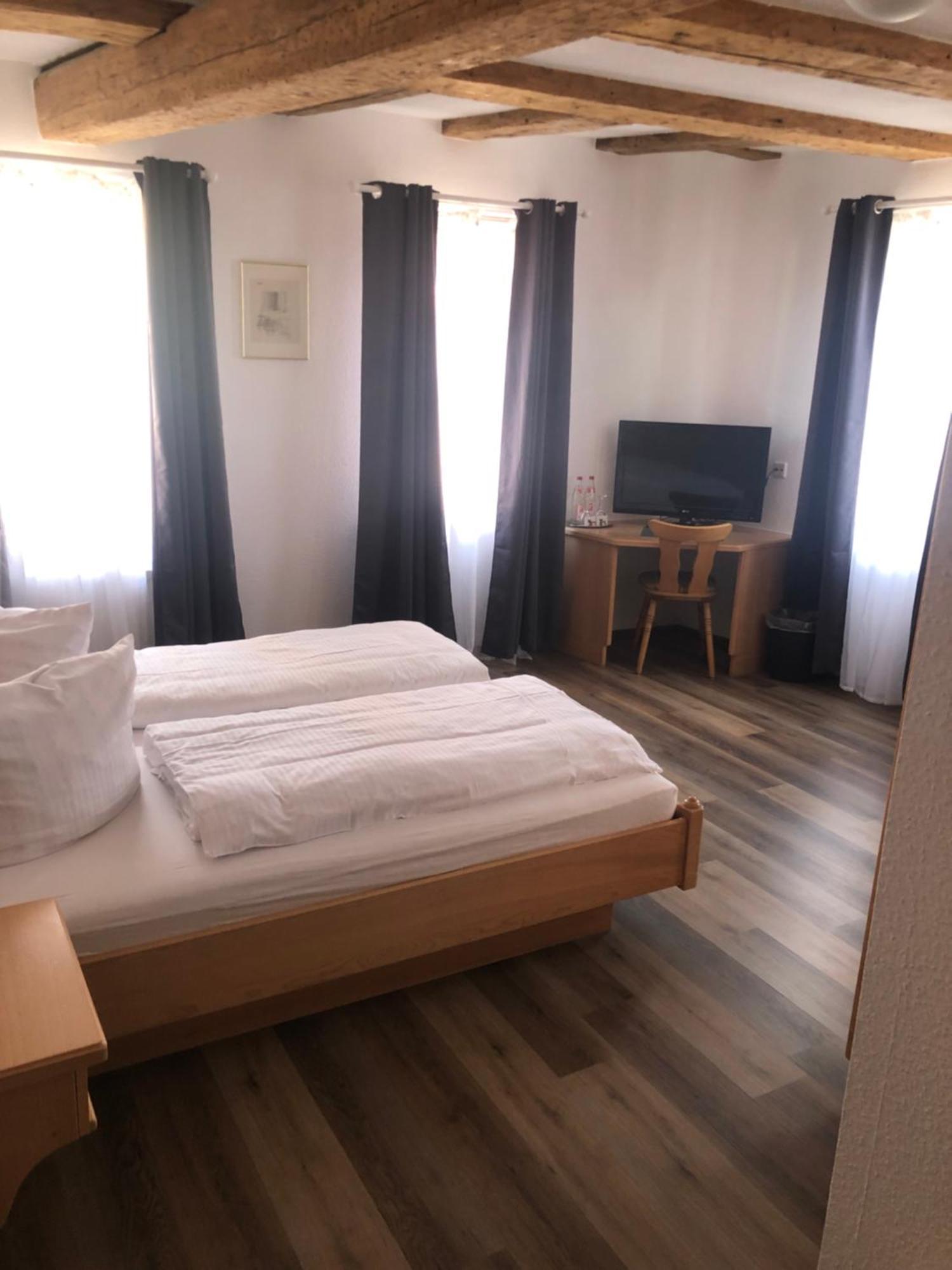 Brauereigasthof Hotel Schluessel 깅엔안데어브렌츠 외부 사진