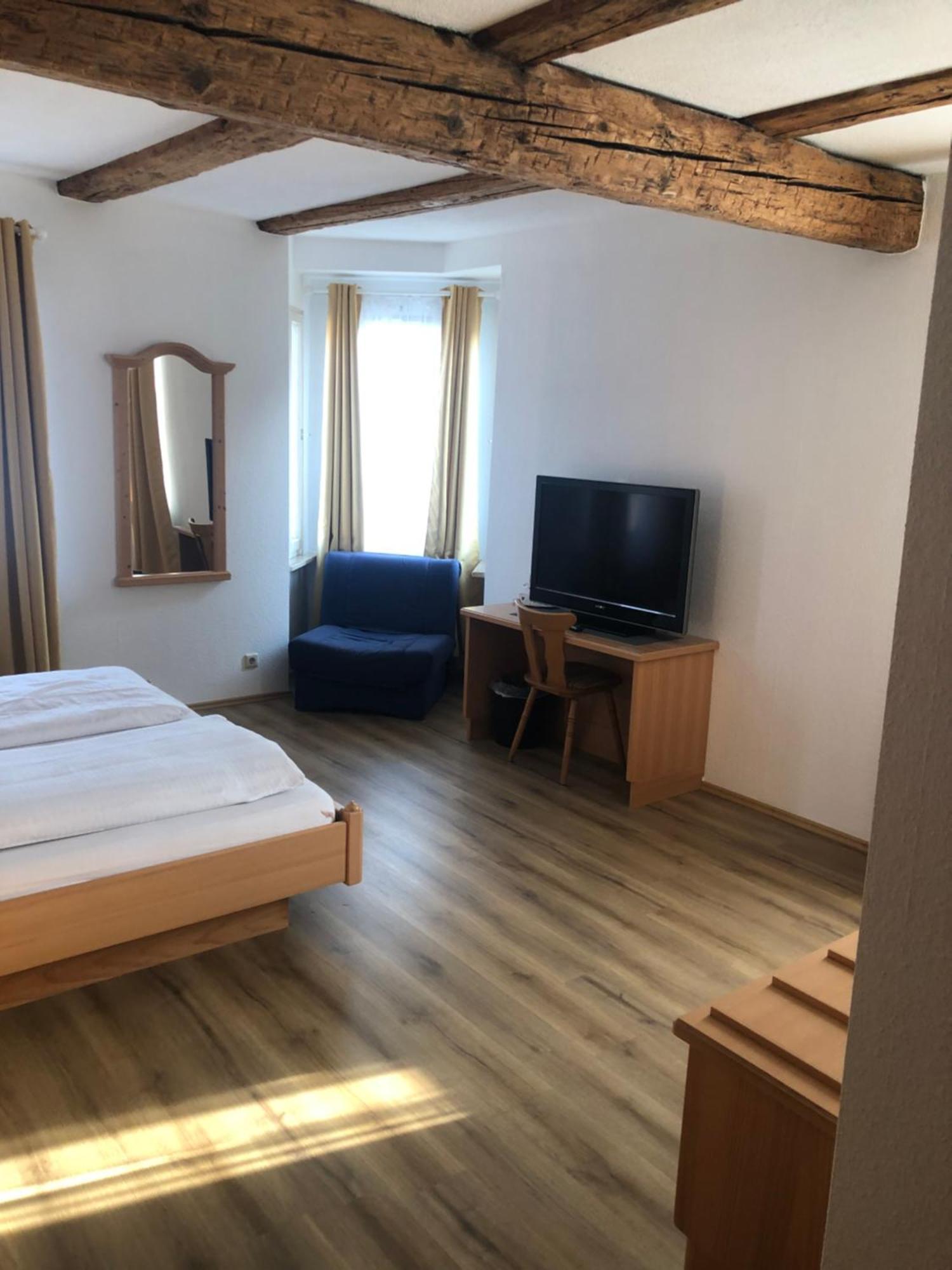 Brauereigasthof Hotel Schluessel 깅엔안데어브렌츠 외부 사진