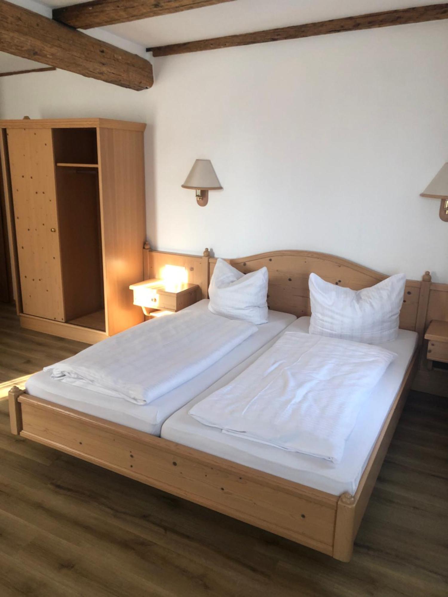 Brauereigasthof Hotel Schluessel 깅엔안데어브렌츠 외부 사진